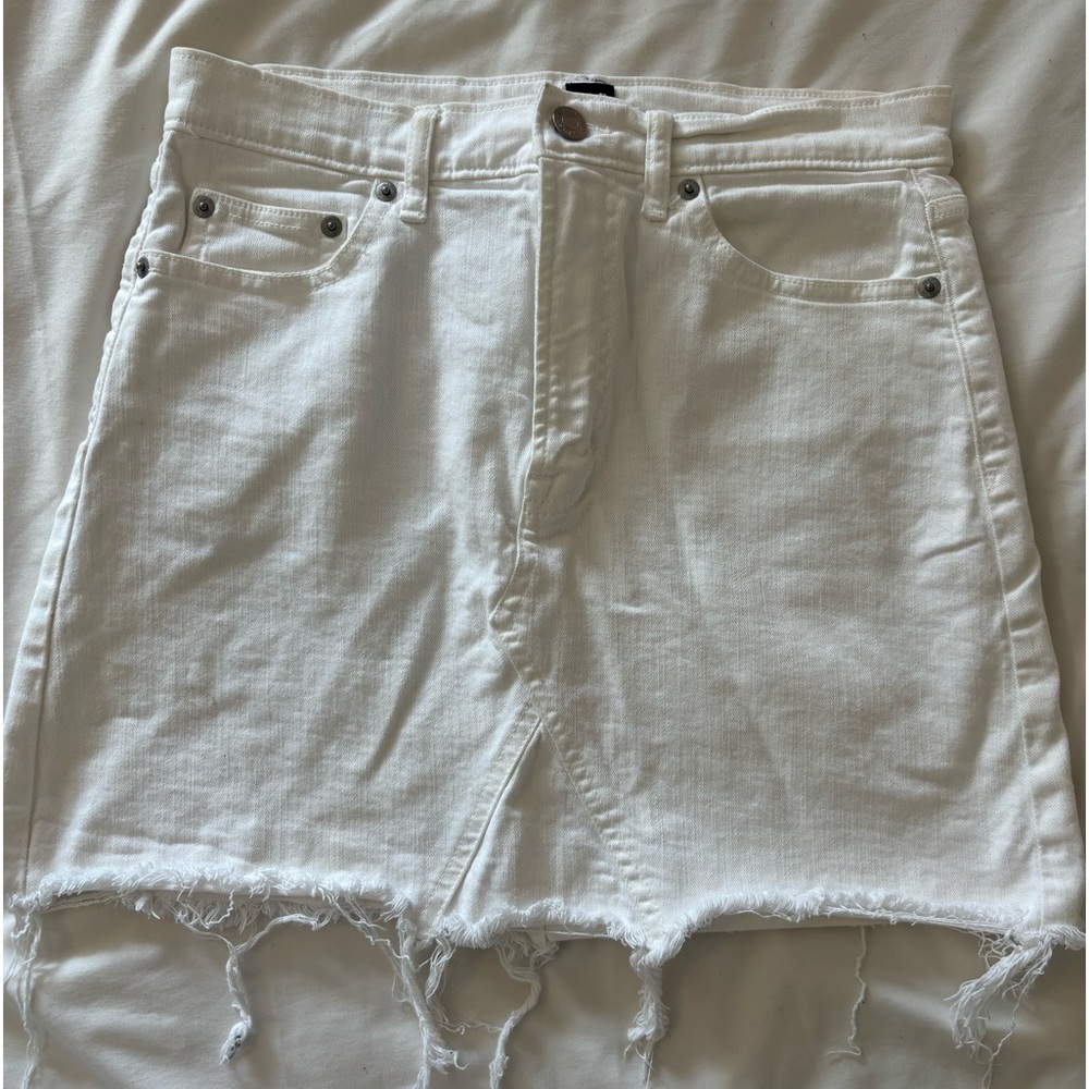 Gap white Jean skirt size 26